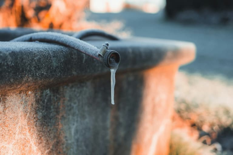 Save water meter by turning off the garden hose