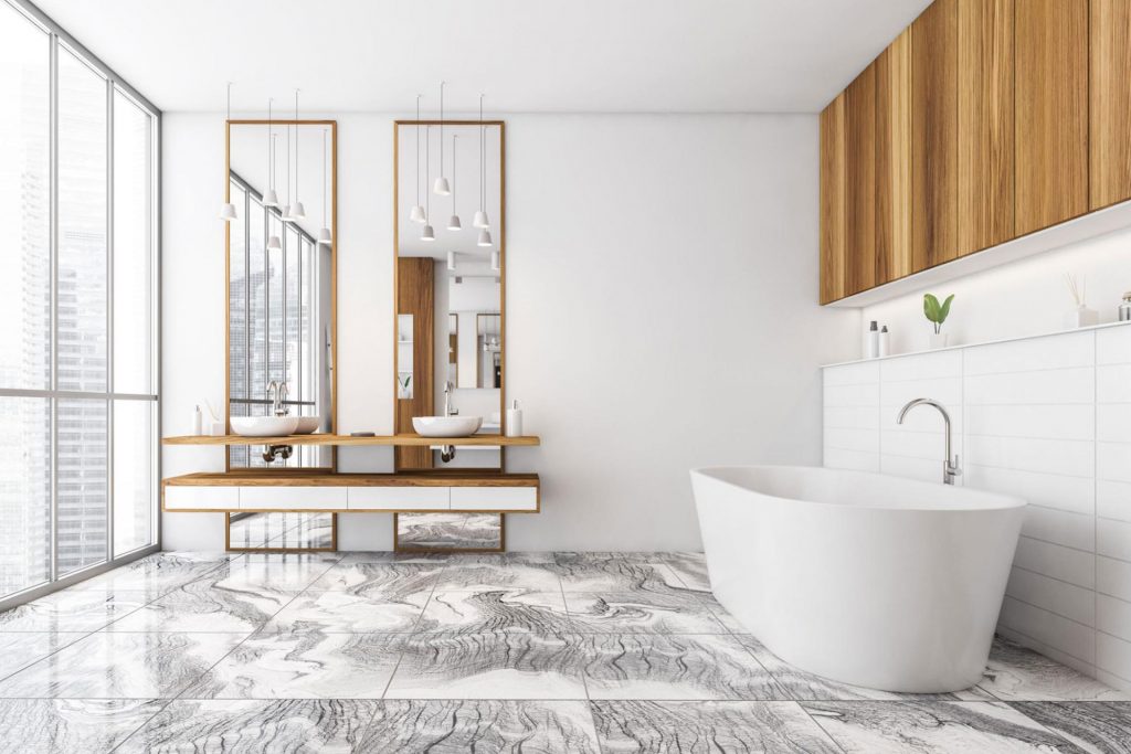 Gray marble tiles, one of the bathroom tile trends of 2022